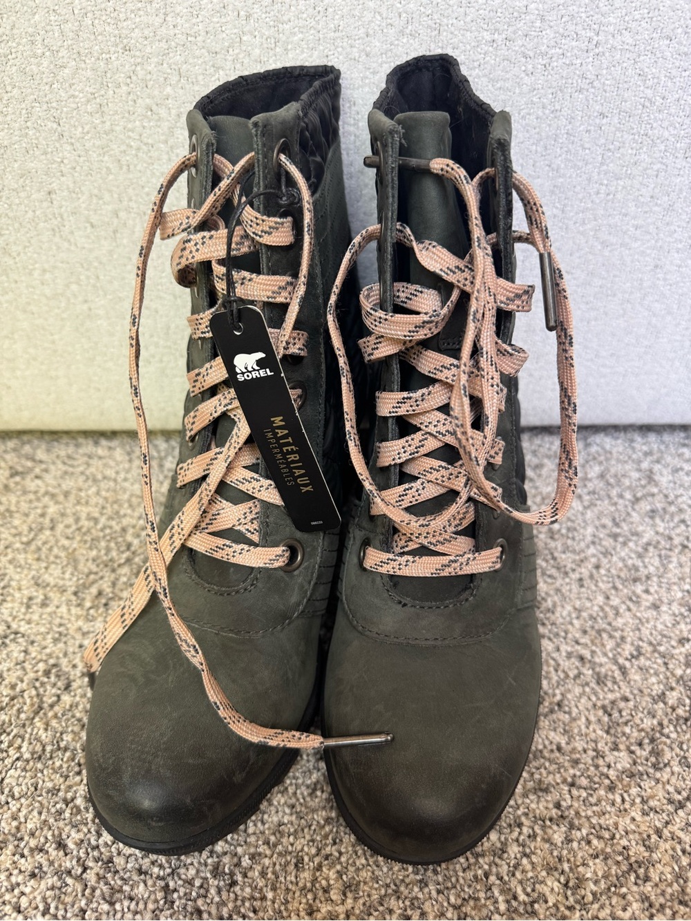 Sorel Olive Lace-Up Women's Ankle Boots with Pink Patterned Laces